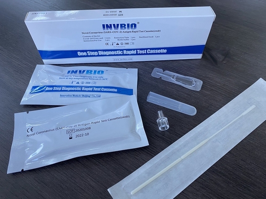 Les professionnels de la santé disposent d'un kit de test d'antigène Covid à usage domestique.